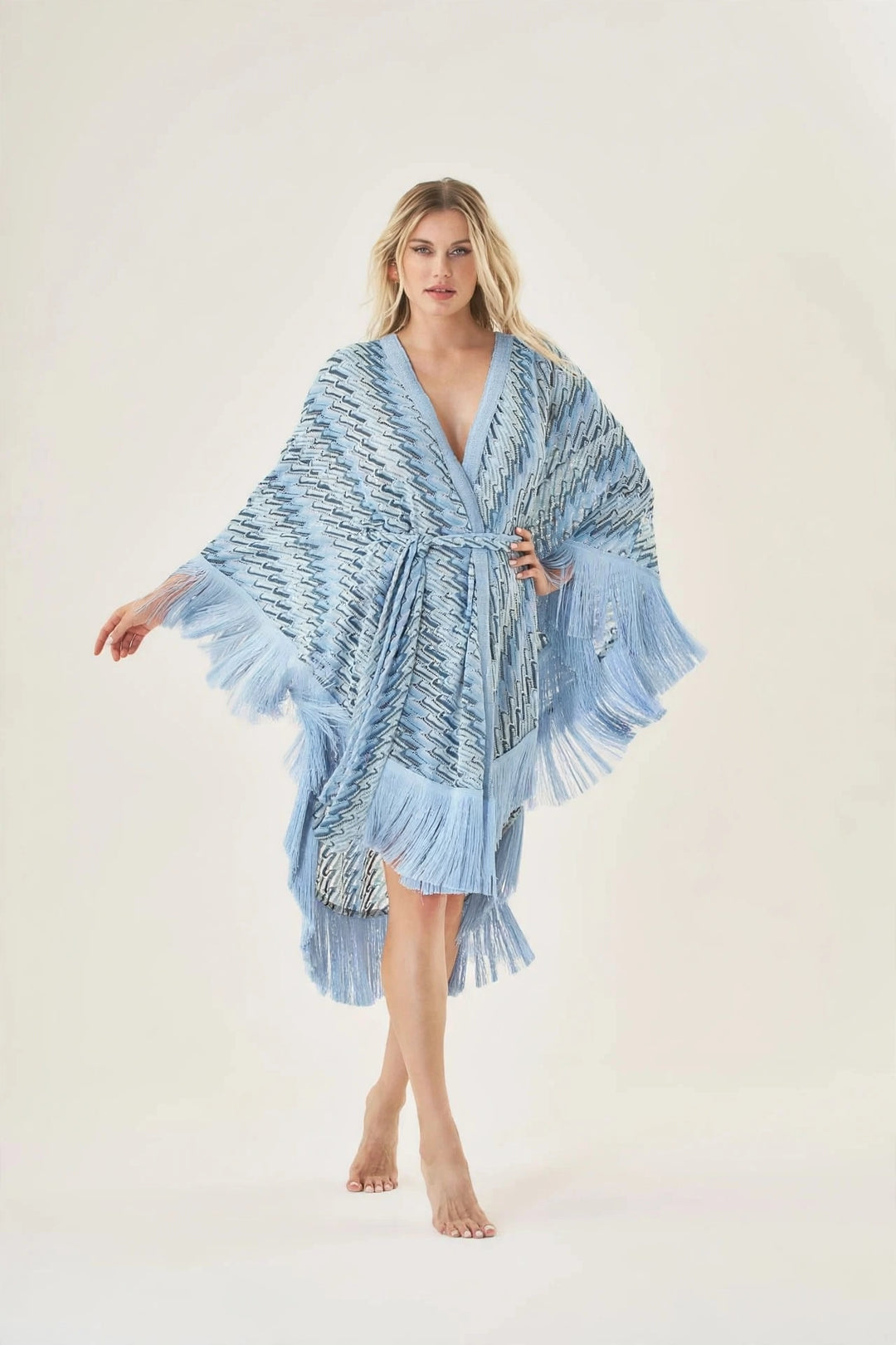 PHO FIRENZE - PONCHO IN VISCOSA E LUREX ORO IN FANTASIA CON PASSANTI PER FASCIA IN TINTA ALTEZZA VITA.